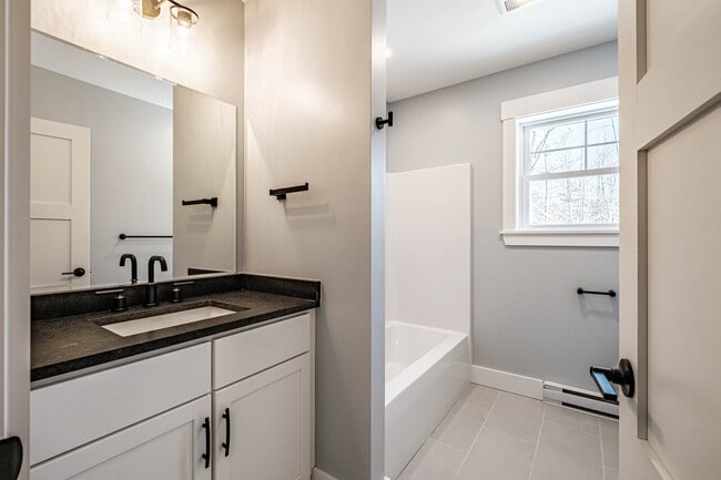 Building Photo - Highland Duplex