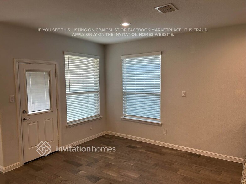 Building Photo - 2512 Candle Ln