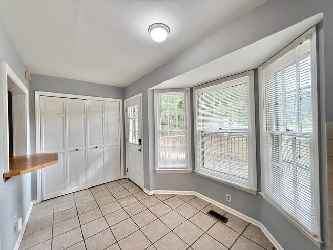 Building Photo - Charming 3BD, 2.5BA North Raleigh Home wit...