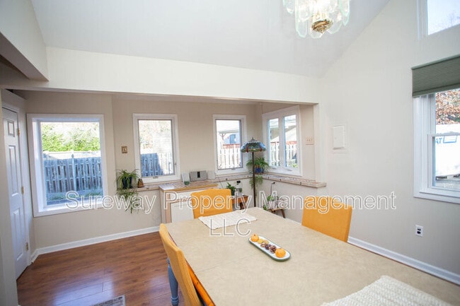 Building Photo - 90 Clubhouse Rd