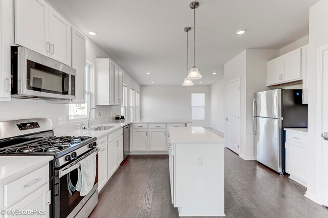 Building Photo - 2780 Riverview Ln