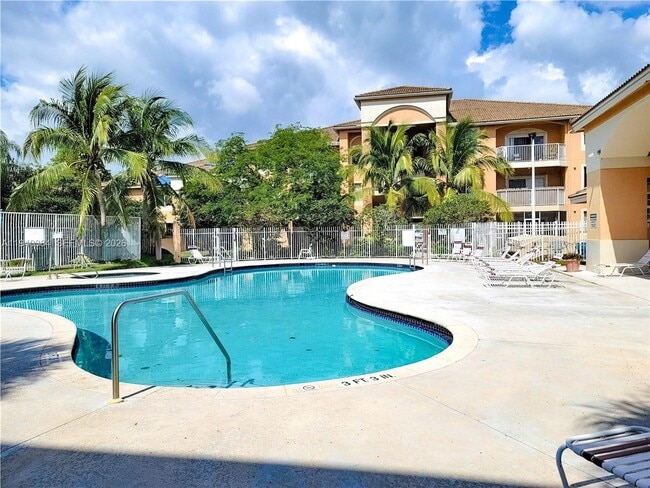 Building Photo - 6900 SW 39th St