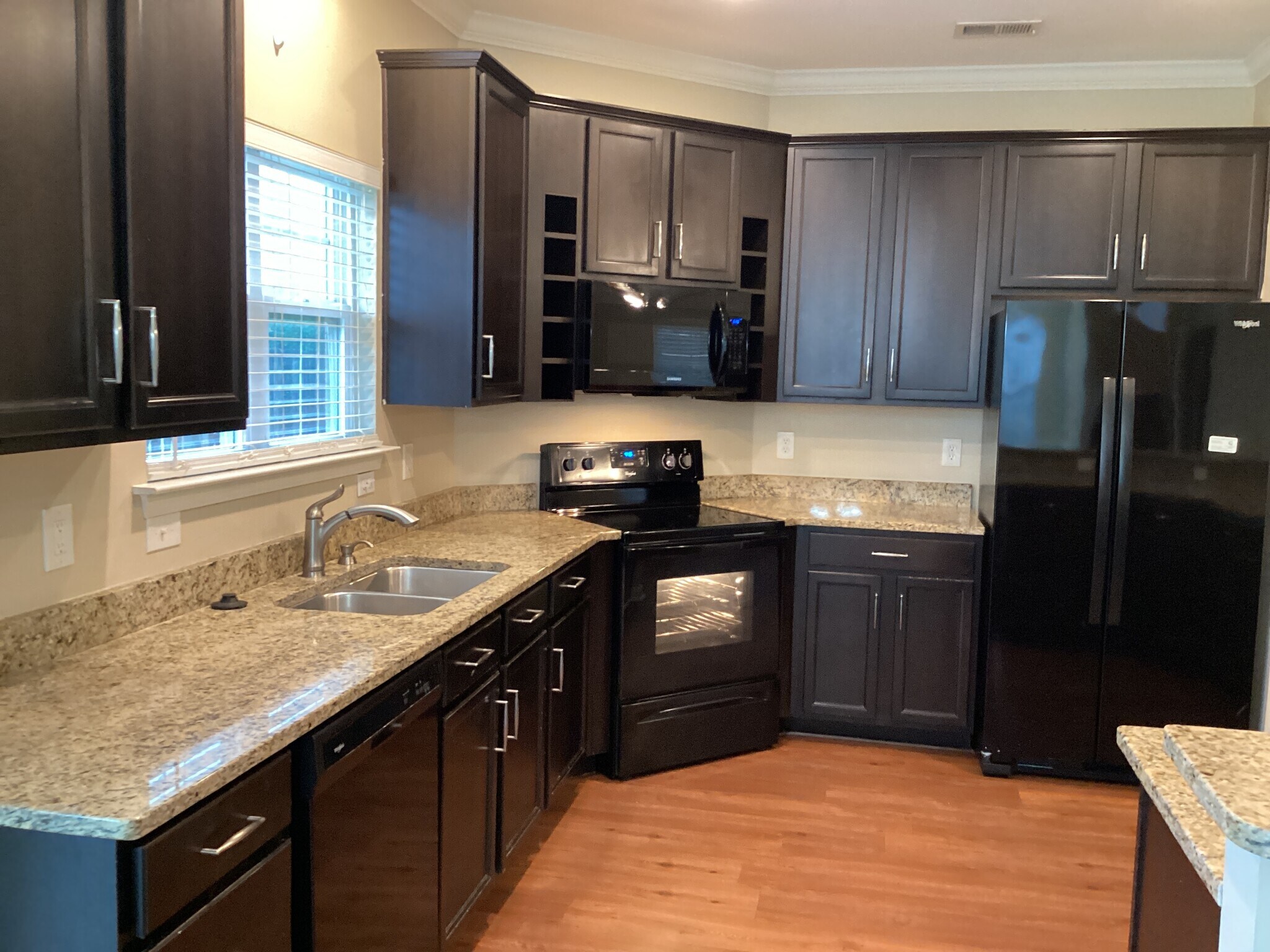 Building Photo - 708 Canyon Dr