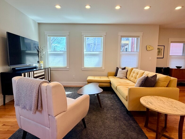 Building Photo - 13 Cottage Ave