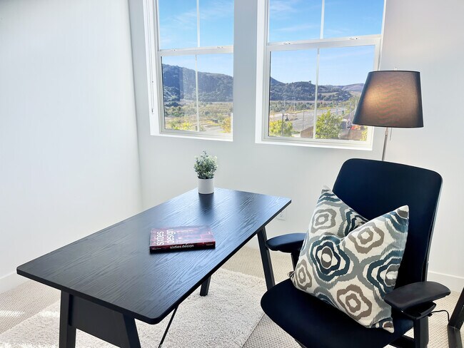 Building Photo - 1100 Lasso Way