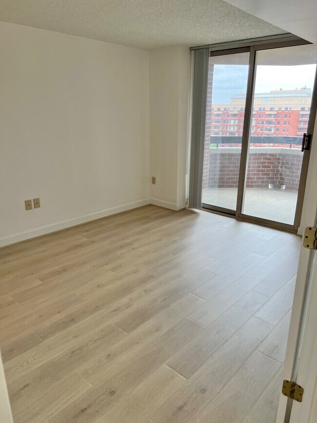 bedroom - 1276 N Wayne St