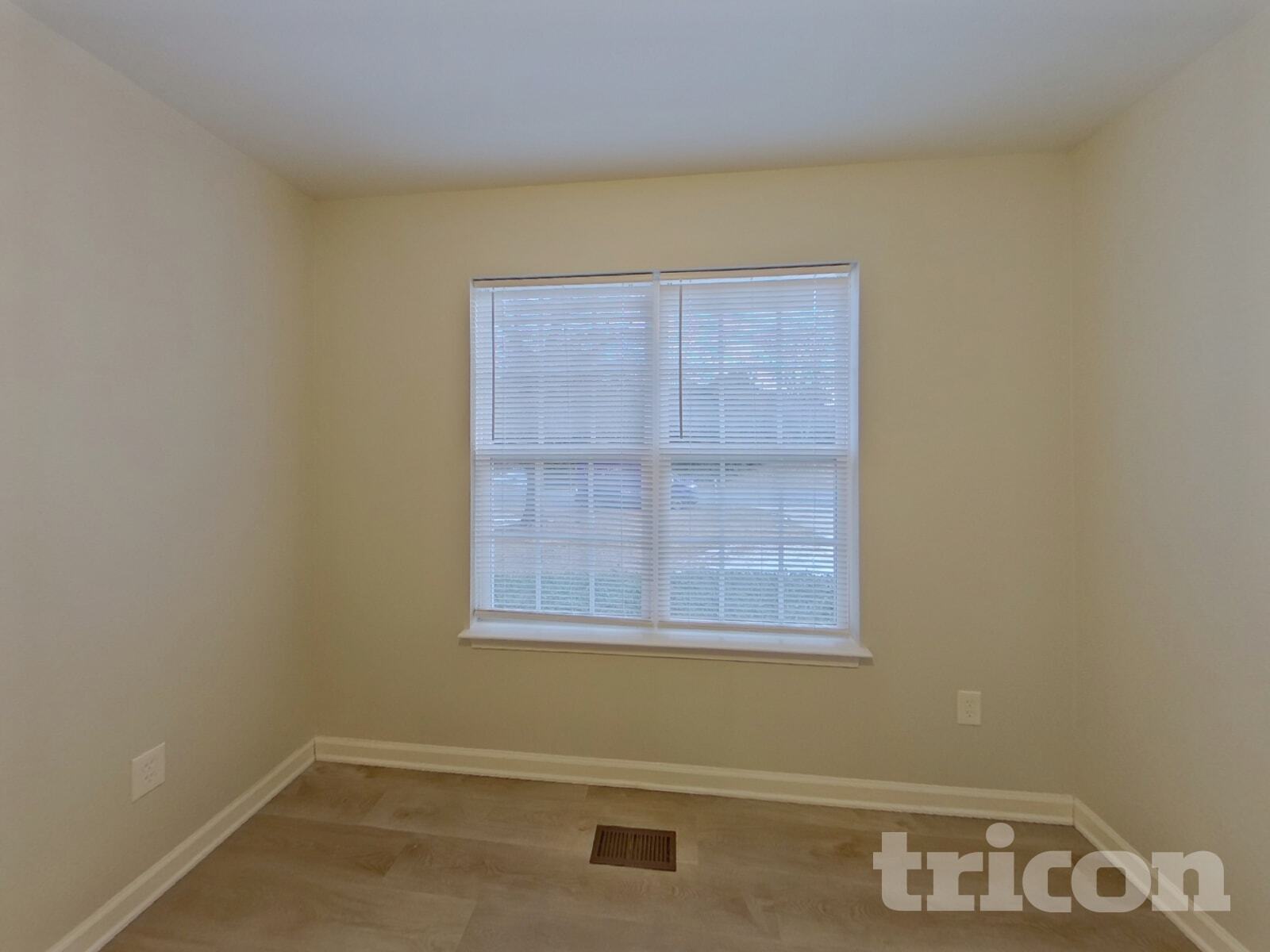 Building Photo - 1585 Kingston Dr