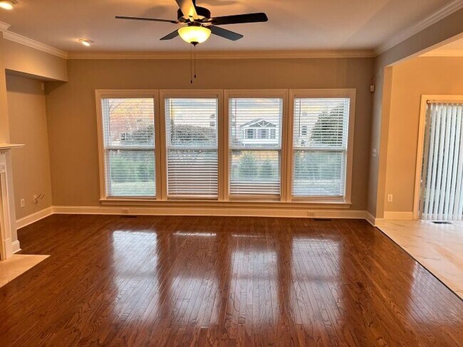 Building Photo - 9739 Valley Springs Dr