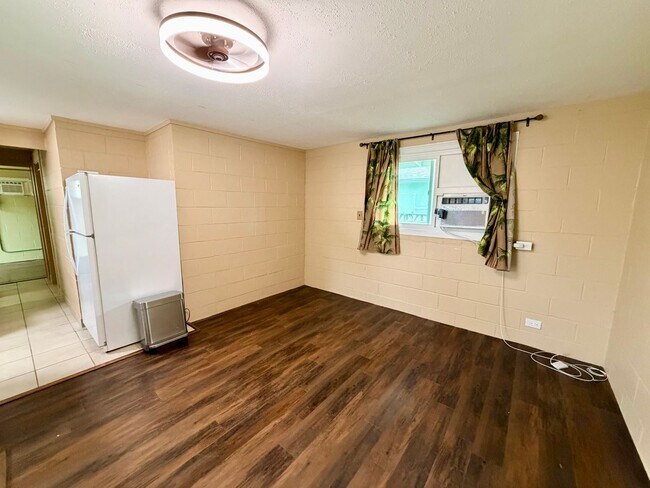 Building Photo - 1347 Palolo Ave