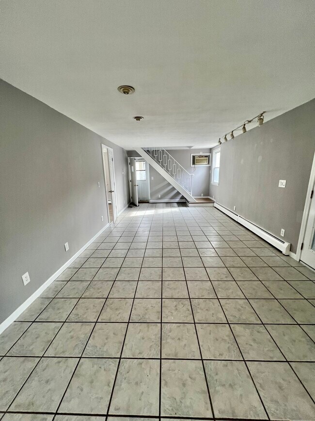 Building Photo - 121 N State St