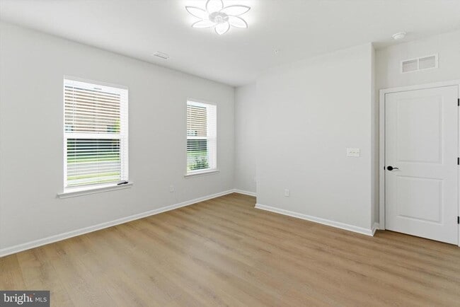 Building Photo - 4 Barton Ave