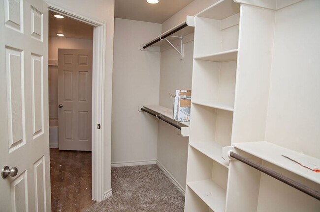 Building Photo - Lease This Stunning New Construction | Irr...