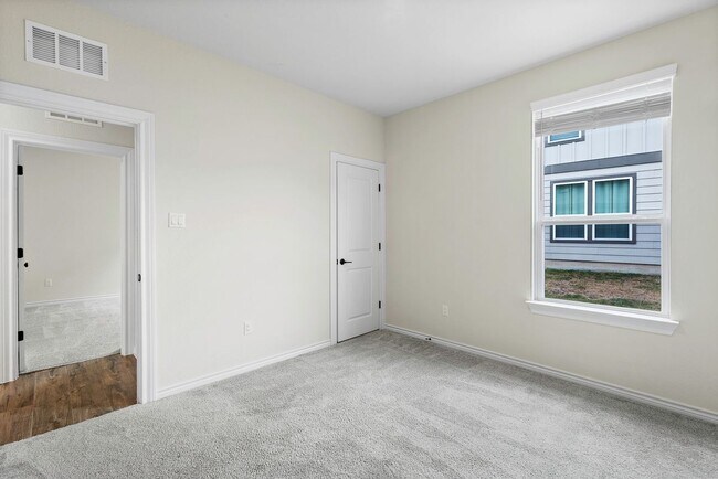 Building Photo - 221 Grace Lilly Dr