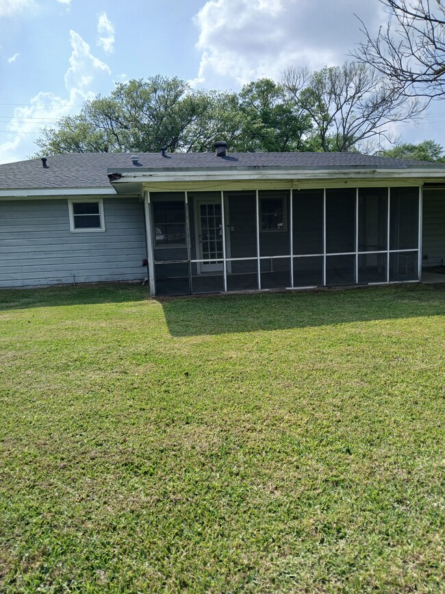 Building Photo - 2731 Gaylynn Dr