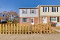 Building Photo - Spacious end-unit three-level townhome featuring 2 bedrooms and 2.5 bathrooms