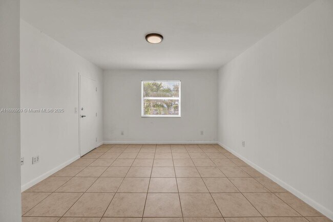 Building Photo - 575 NE 82nd St
