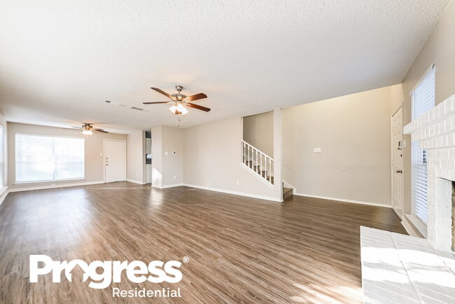 Building Photo - 2843 Red Oak Dr