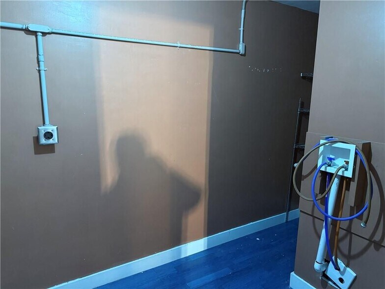 Building Photo - 20 Elm St