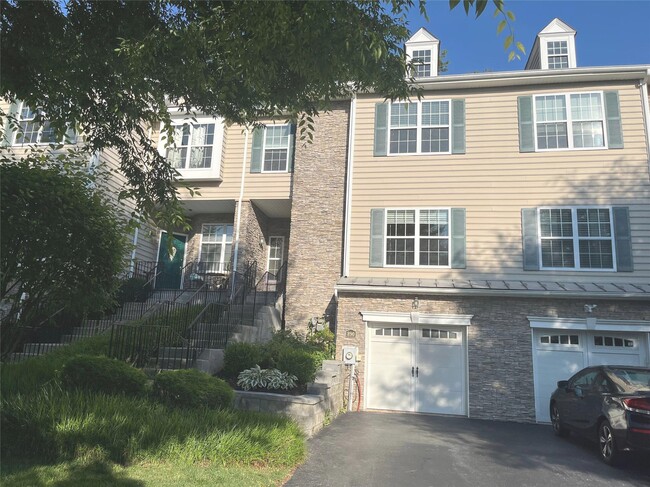 Primary Photo - 890 Huntington Dr