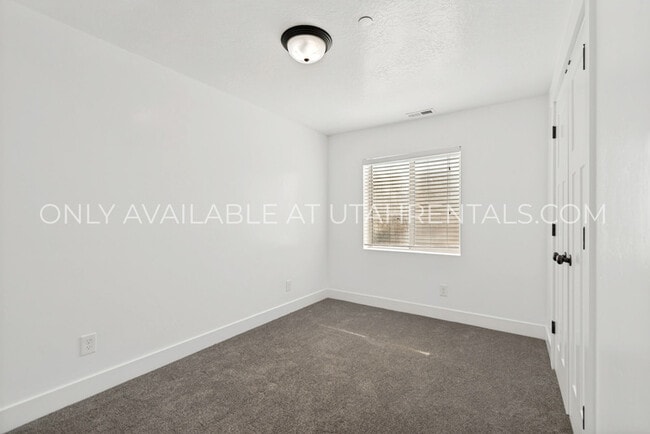 Building Photo - 1076 Bear Hollow Ln