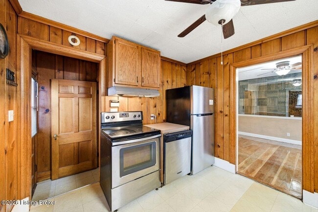 Building Photo - 1209 Valley Dr