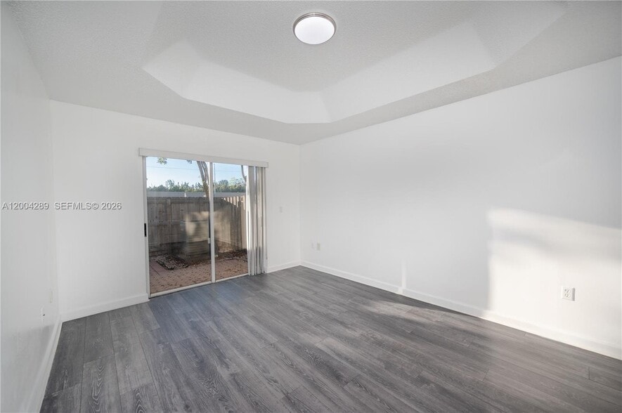 Building Photo - 5000 NW 116th Ct