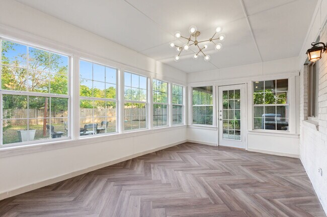 Building Photo - 11110 Rendezvous Dr