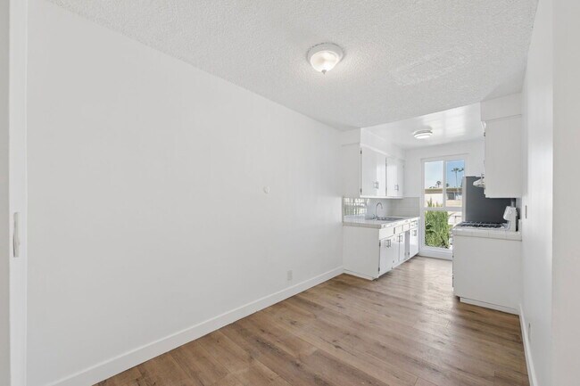 Building Photo - 6828 Fulton Ave