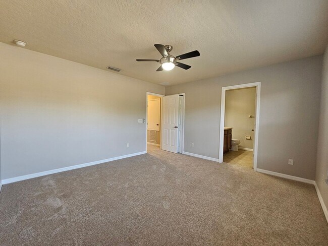 Building Photo - Seven Oaks 2/2.5 Townhouse