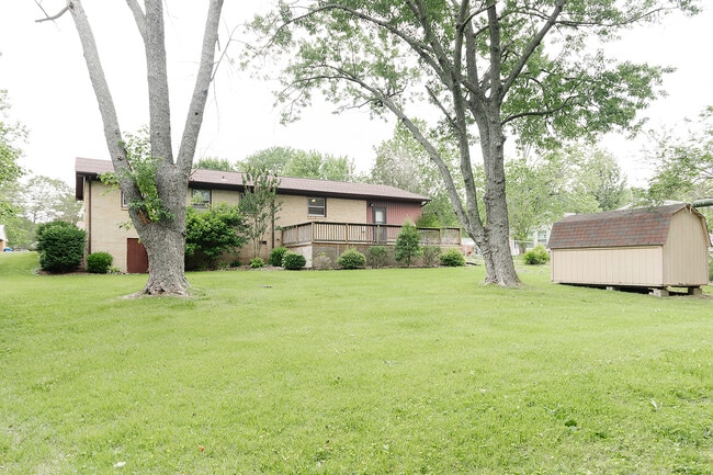 Building Photo - 801 Sunny Ln
