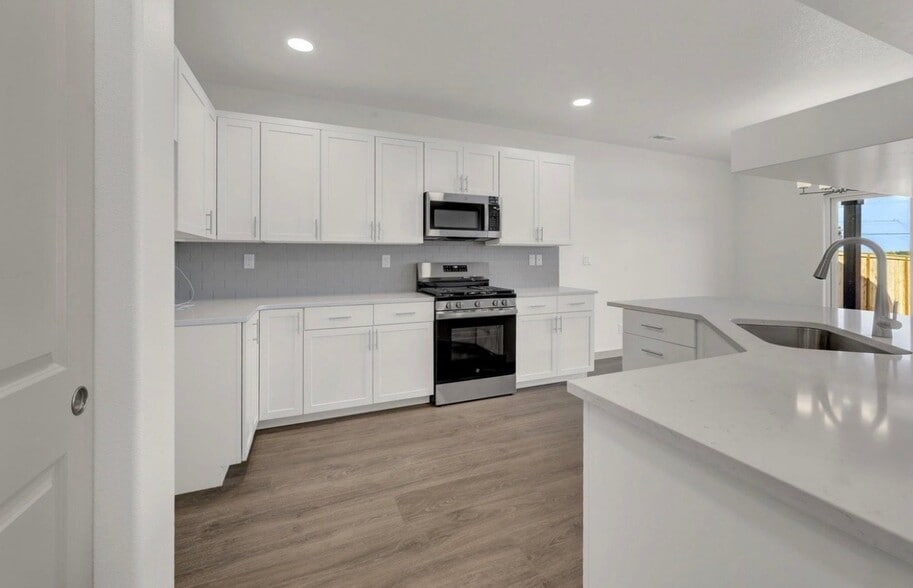 Building Photo - 5645 Magnificence Wy