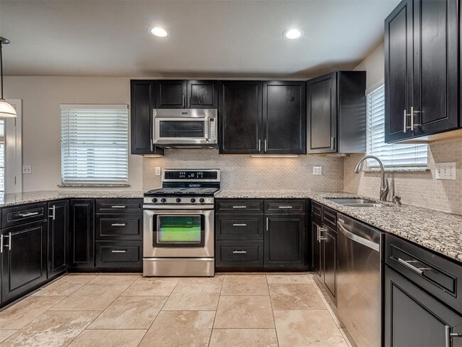 Building Photo - 8 South Ave