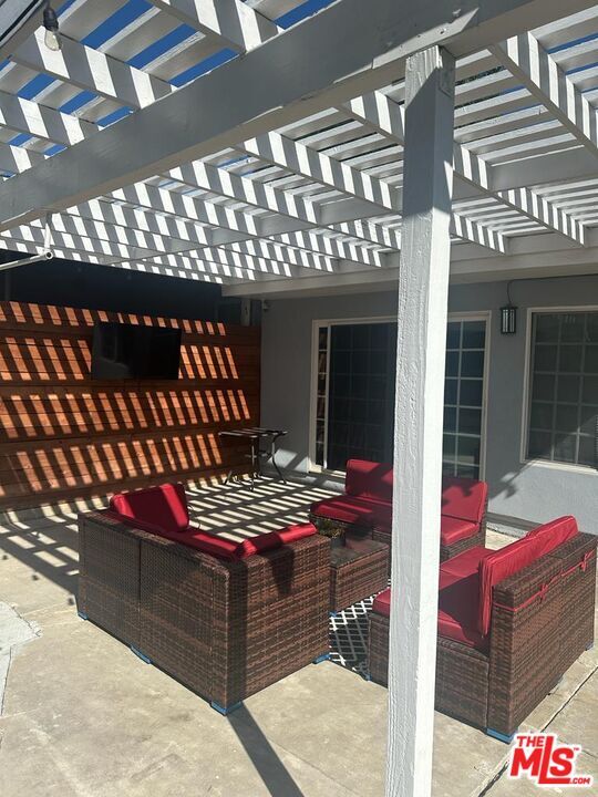 Building Photo - 8345 White Oak Ave