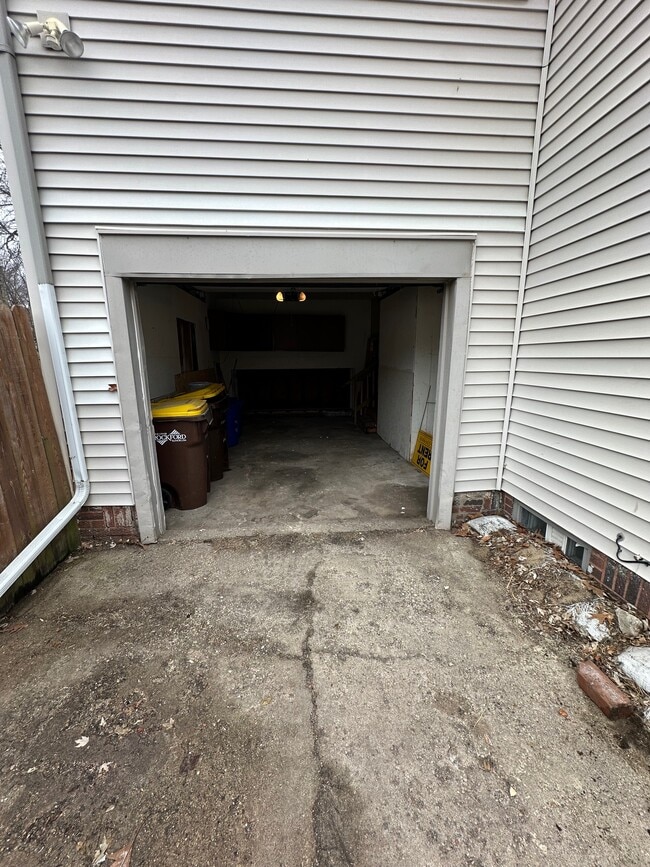 Building Photo - 1914 Auburn St