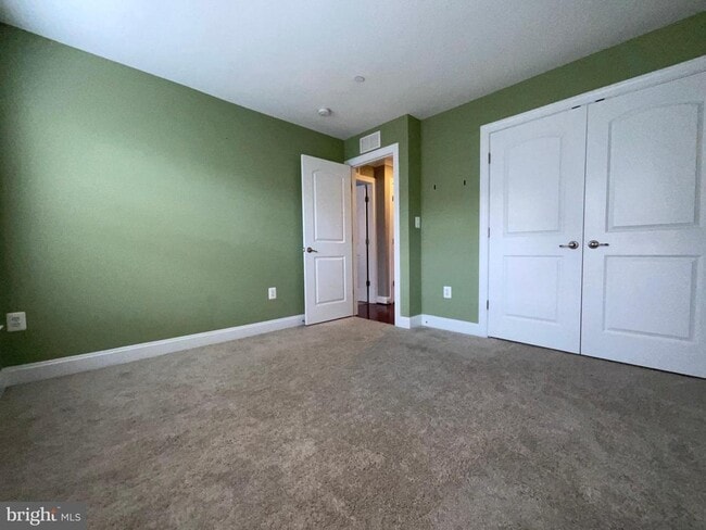 Building Photo - 3911 Chain Bridge Rd