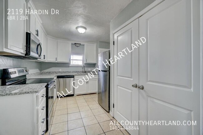Building Photo - 2119 Hardin Dr