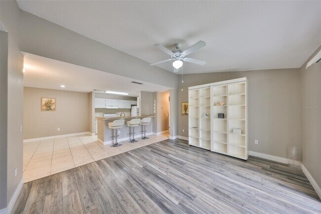 Building Photo - 9481 Highland Oak Dr