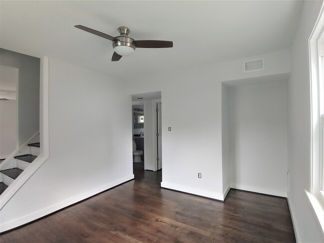 Building Photo - 2510 Jamaica Dr