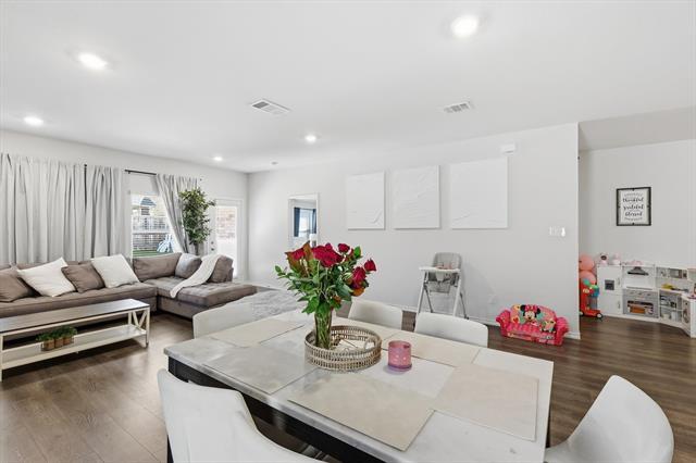 Building Photo - 3934 Dickinson Ave