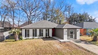 Building Photo - 9219 Baronne Dr