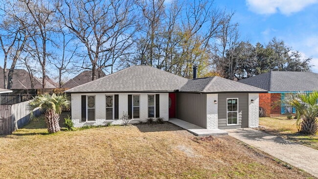 Building Photo - 9219 Baronne Dr