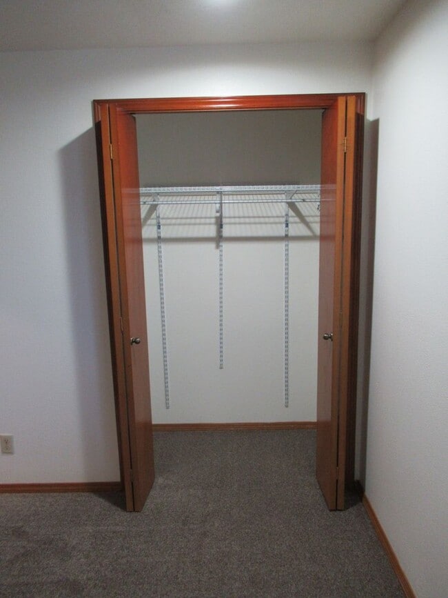 Building Photo - Large Three Bedroom in South Salem!