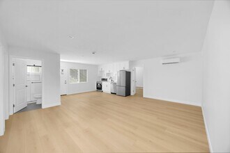 Building Photo - 3 Bedroom, 2 Bathroom Home – Near CSULB
