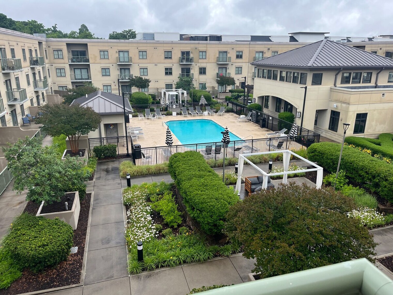 Building Photo - 3920 Sharon Rd