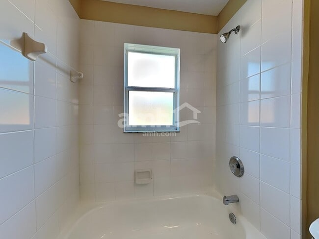 Building Photo - 1201 SW Minyo Ave