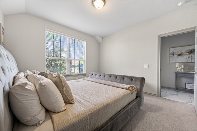 Building Photo - 6 Log House Ct