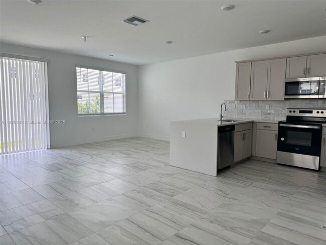 Primary Photo - 123 SW 171st Ln