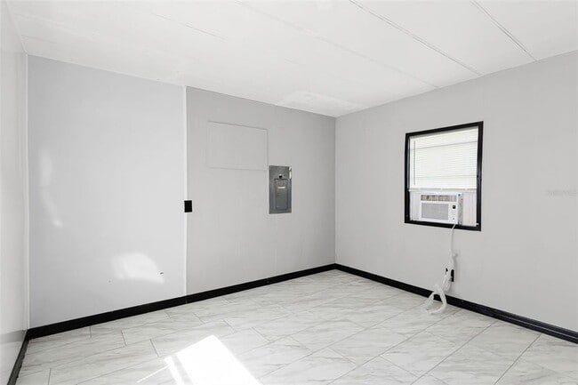 Building Photo - 2854 Lake Alfred Rd