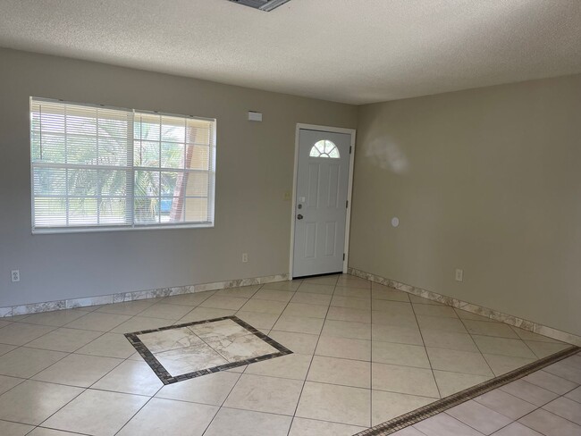 Building Photo - Adorable three bedroom two bath one car ga...