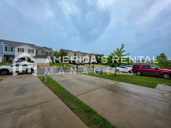 Building Photo - Modern Living in The Heights!